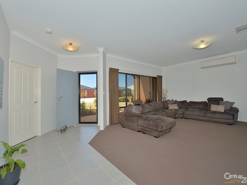 21 Marsdenia Road, Halls Head WA 6210
