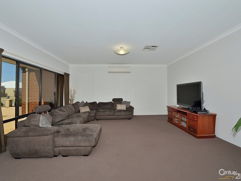 21 Marsdenia Road, Halls Head WA 6210