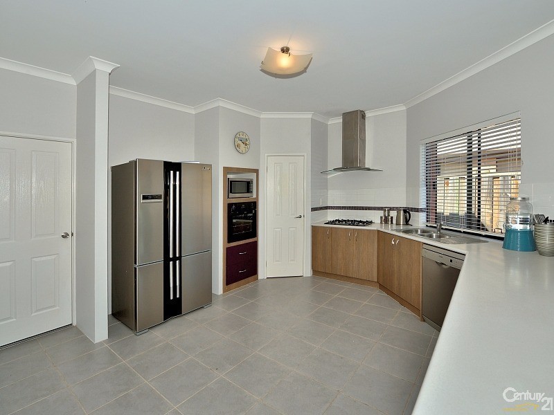 21 Marsdenia Road, Halls Head WA 6210