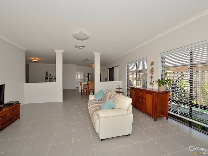 21 Marsdenia Road, Halls Head WA 6210