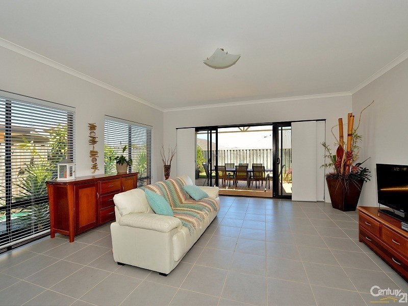 21 Marsdenia Road, Halls Head WA 6210