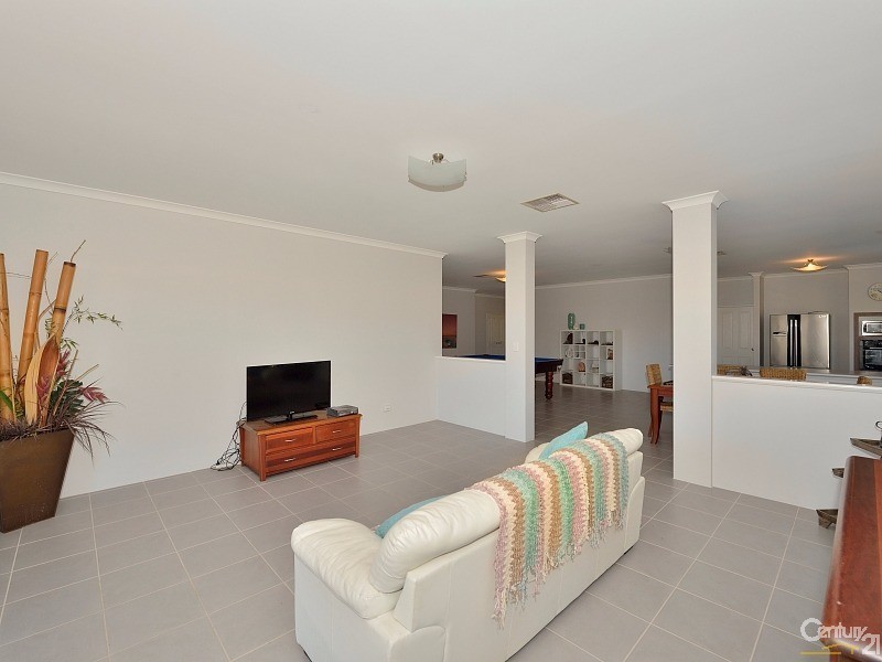 21 Marsdenia Road, Halls Head WA 6210