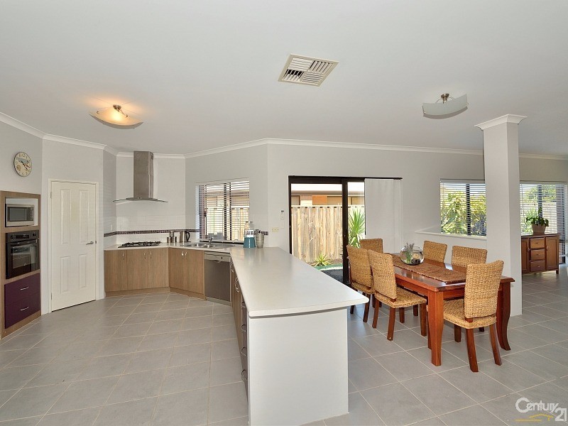 21 Marsdenia Road, Halls Head WA 6210