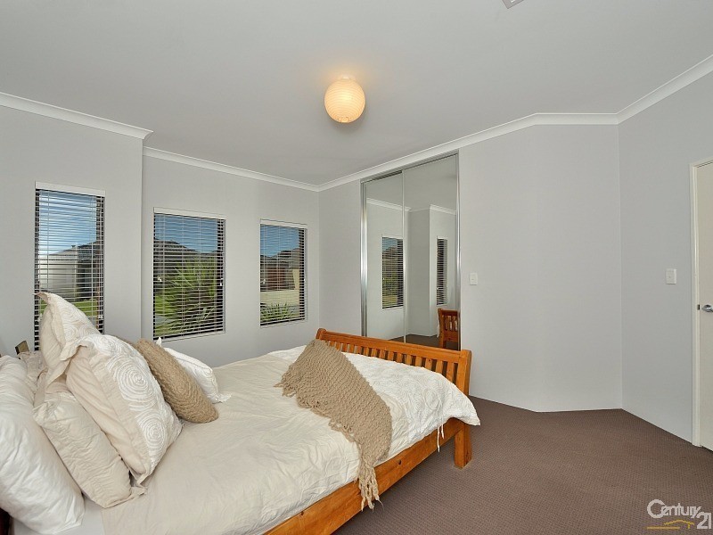 21 Marsdenia Road, Halls Head WA 6210