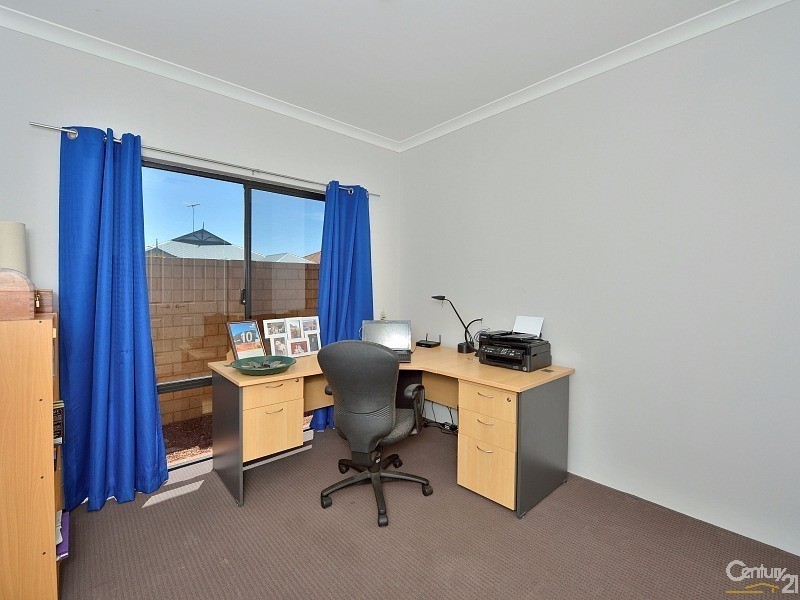 21 Marsdenia Road, Halls Head WA 6210