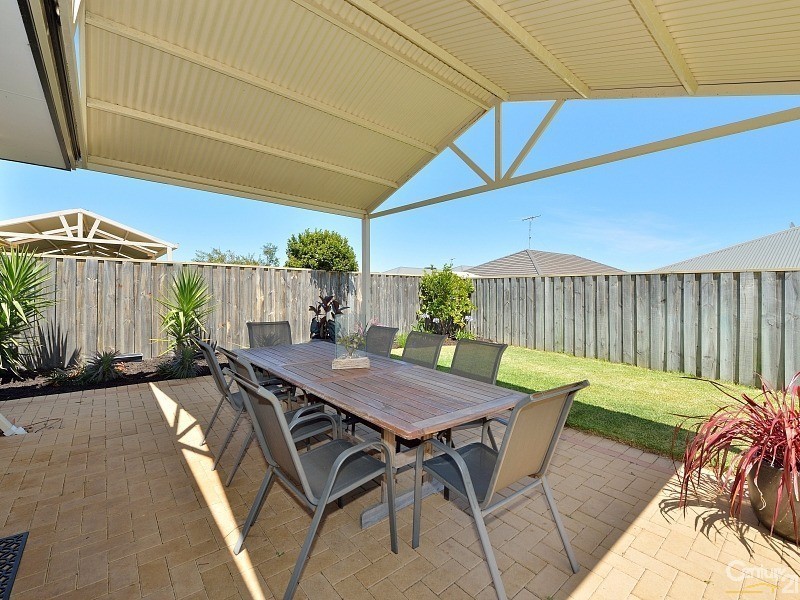 21 Marsdenia Road, Halls Head WA 6210