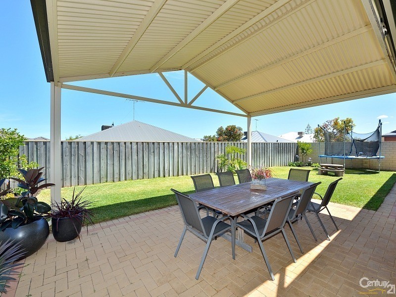 21 Marsdenia Road, Halls Head WA 6210