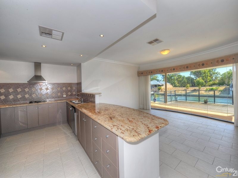 7 Ragamuffin Point, Halls Head WA 6210