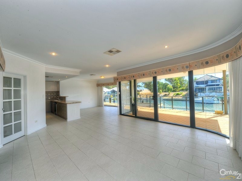 7 Ragamuffin Point, Halls Head WA 6210