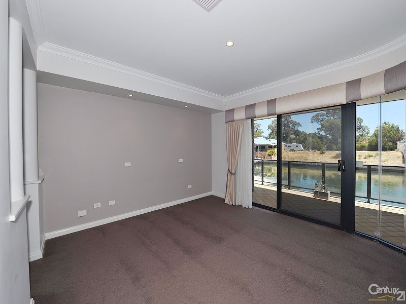 7 Ragamuffin Point, Halls Head WA 6210