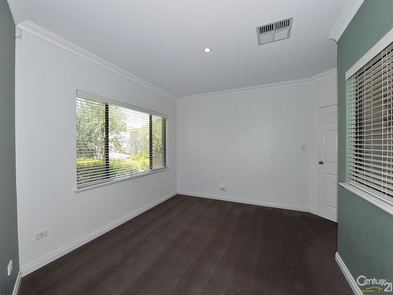 7 Ragamuffin Point, Halls Head WA 6210