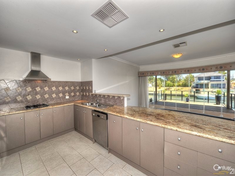 7 Ragamuffin Point, Halls Head WA 6210