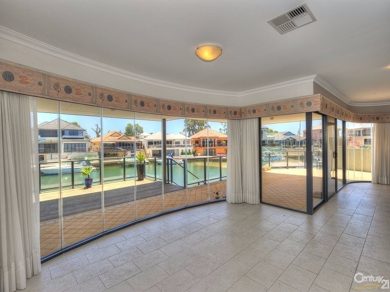 7 Ragamuffin Point, Halls Head WA 6210