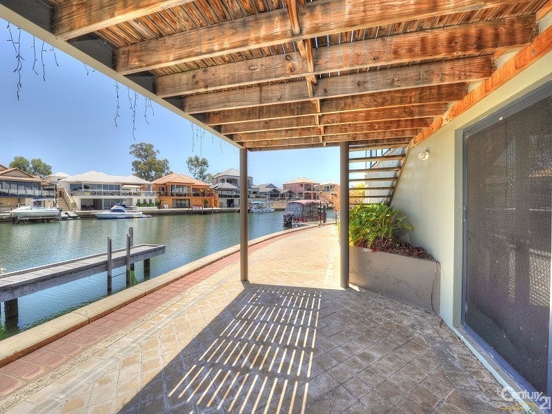 7 Ragamuffin Point, Halls Head WA 6210