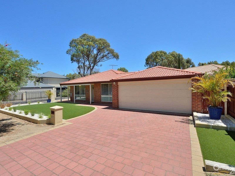 183 Oakmont Avenue, Meadow Springs WA 6210