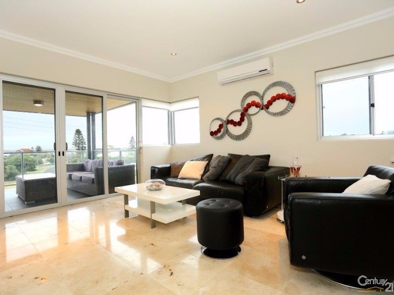 21B  Oversby Street, Halls Head WA 6210