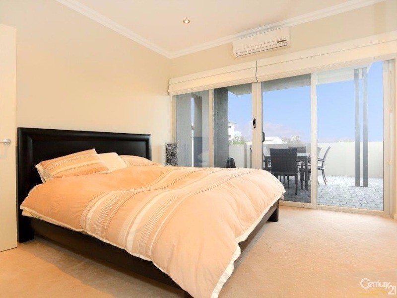 21B  Oversby Street, Halls Head WA 6210