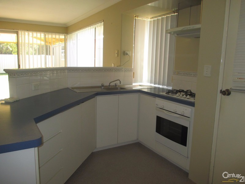 3 Sunningdale Chase, Meadow Springs WA 6210