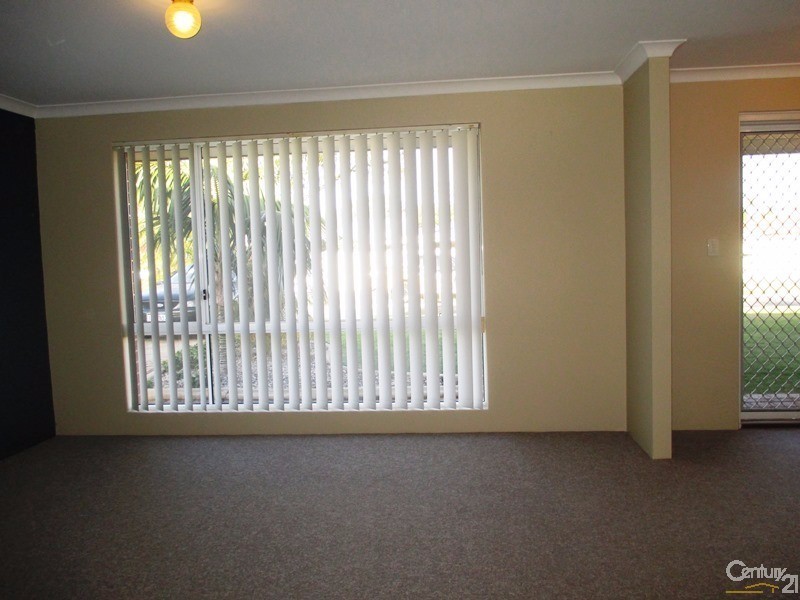 3 Sunningdale Chase, Meadow Springs WA 6210