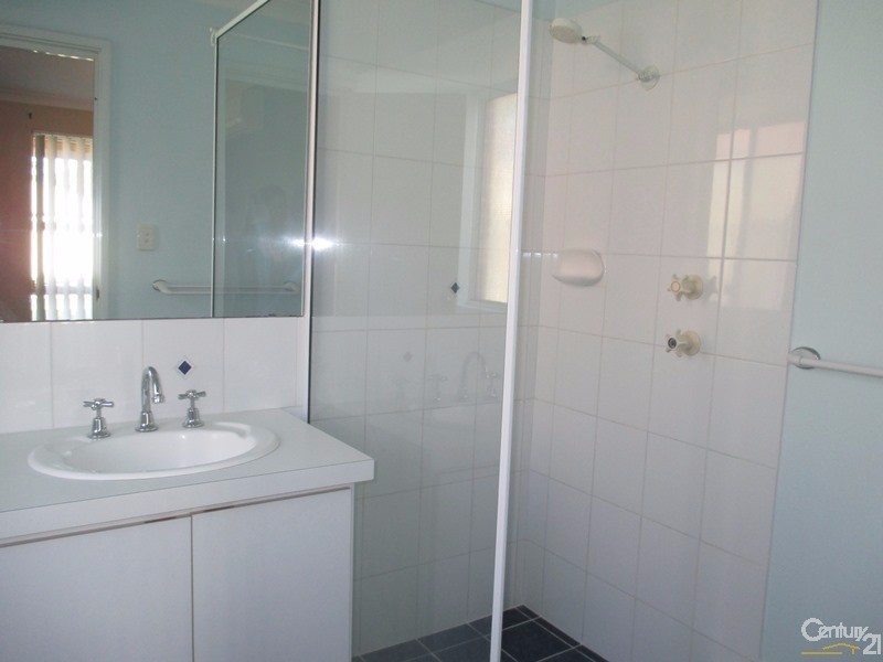 3 Sunningdale Chase, Meadow Springs WA 6210