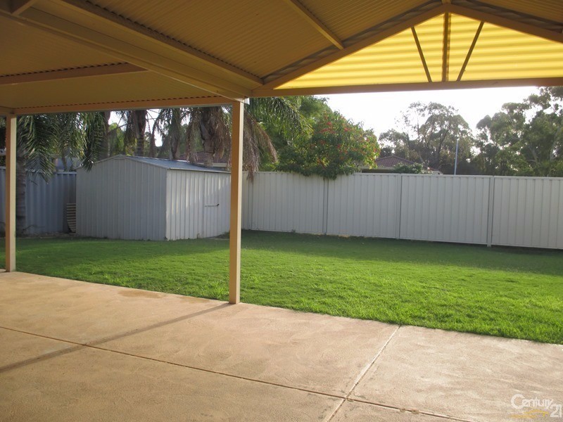 3 Sunningdale Chase, Meadow Springs WA 6210