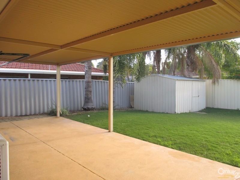 3 Sunningdale Chase, Meadow Springs WA 6210