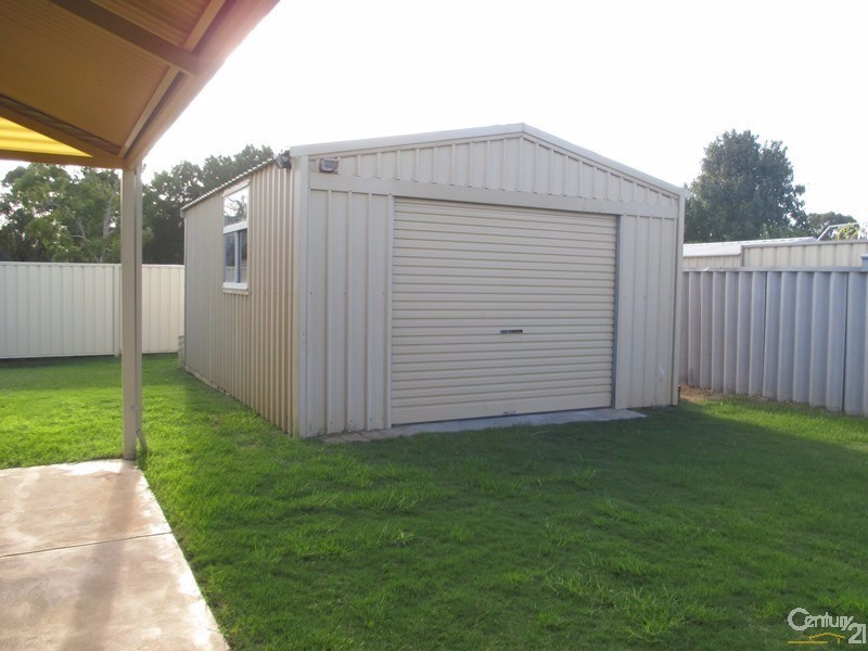 3 Sunningdale Chase, Meadow Springs WA 6210