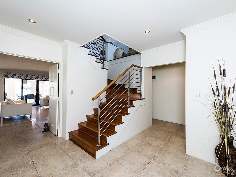 5 Waterlily Drive, Dudley Park WA 6210