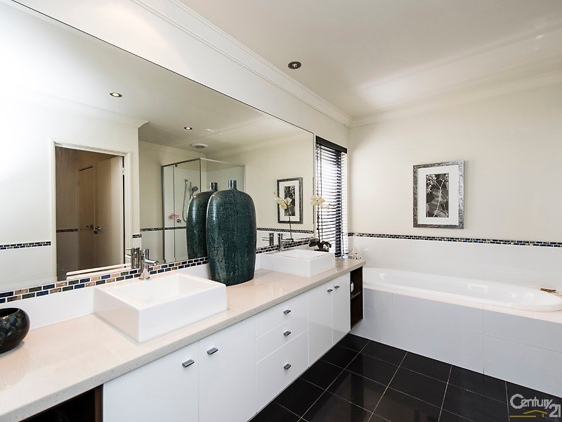 5 Waterlily Drive, Dudley Park WA 6210