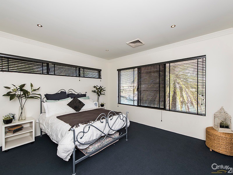 5 Waterlily Drive, Dudley Park WA 6210