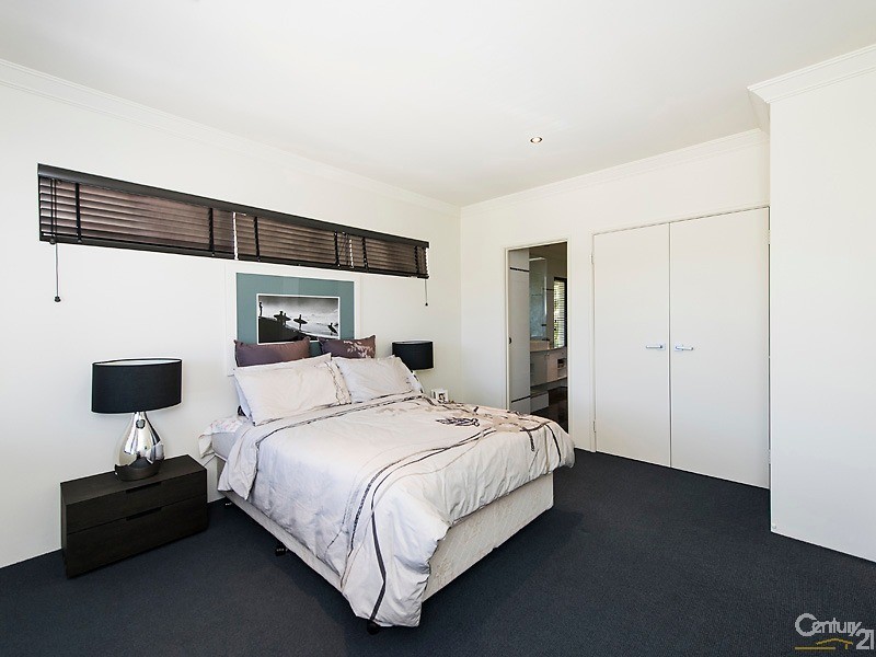 5 Waterlily Drive, Dudley Park WA 6210