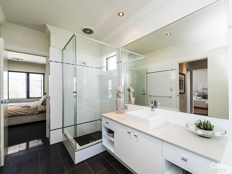 5 Waterlily Drive, Dudley Park WA 6210