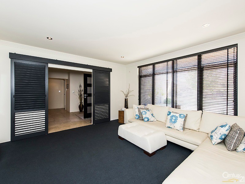 5 Waterlily Drive, Dudley Park WA 6210