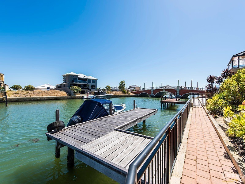 5 Waterlily Drive, Dudley Park WA 6210