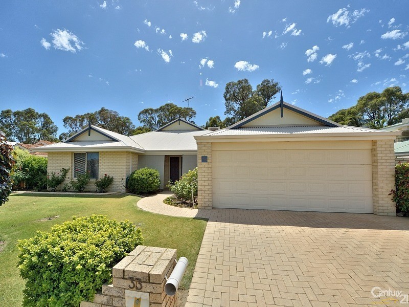 33 Sunningdale Chase, Meadow Springs WA 6210