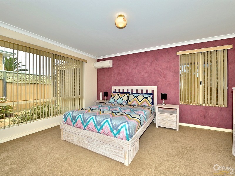 33 Sunningdale Chase, Meadow Springs WA 6210