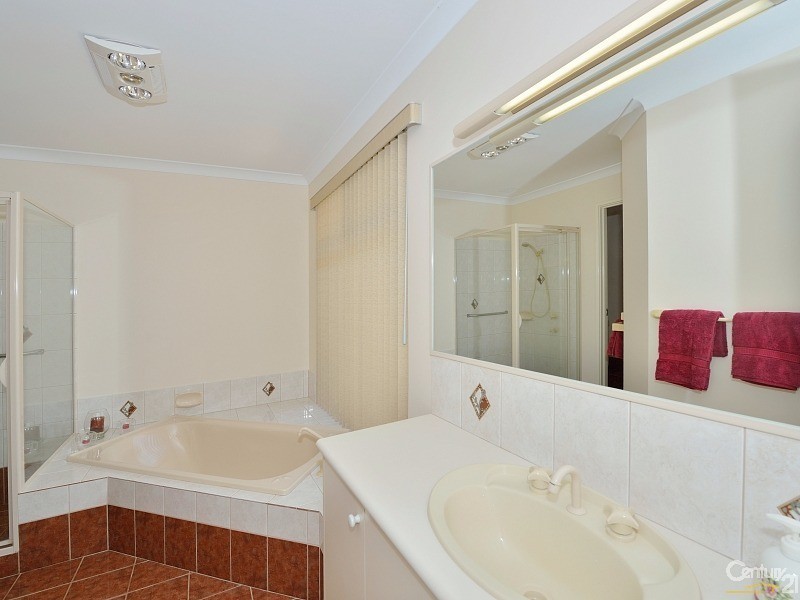 33 Sunningdale Chase, Meadow Springs WA 6210