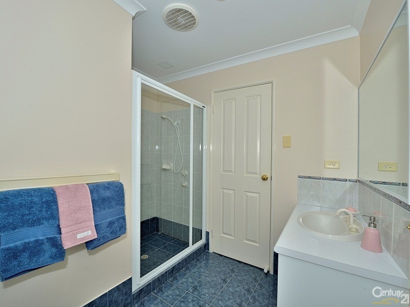 33 Sunningdale Chase, Meadow Springs WA 6210