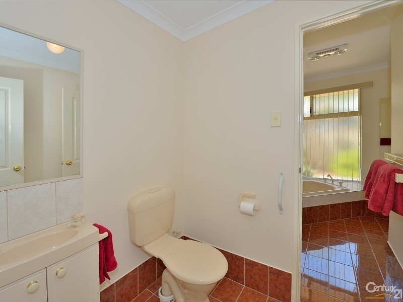 33 Sunningdale Chase, Meadow Springs WA 6210