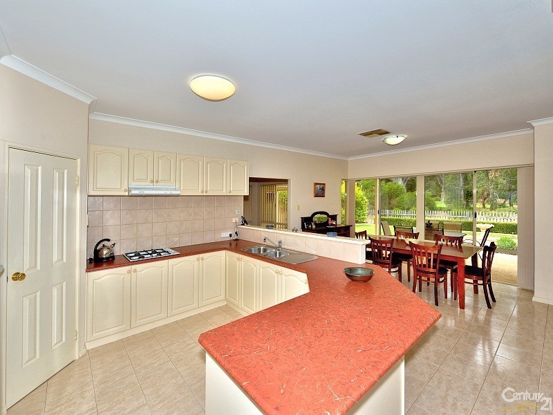 33 Sunningdale Chase, Meadow Springs WA 6210