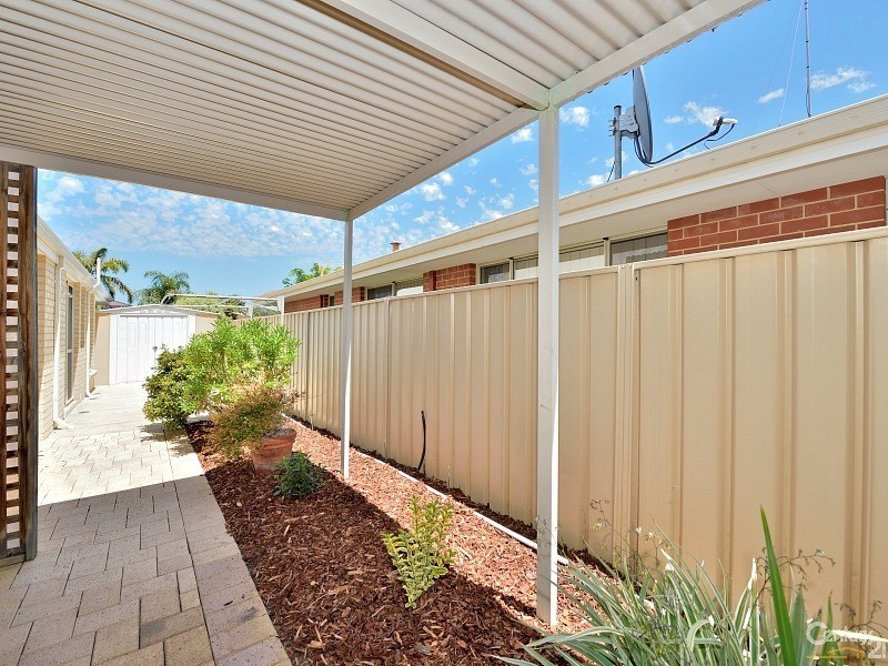 33 Sunningdale Chase, Meadow Springs WA 6210