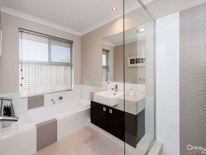 15 Jasper Way, Lakelands WA 6180