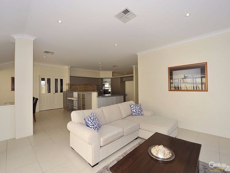 4A Sefton Court, Silver Sands WA 6210