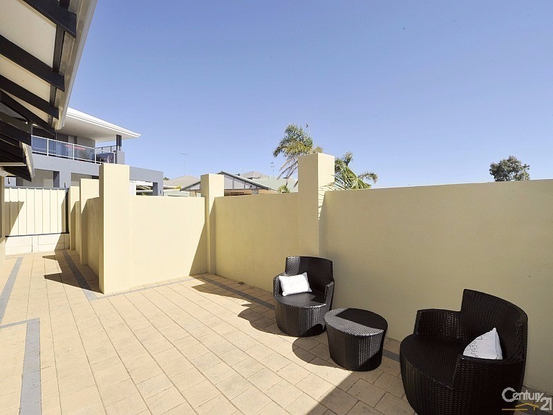 4A Sefton Court, Silver Sands WA 6210