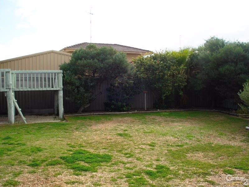 8 Jannali Way, San Remo WA 6210