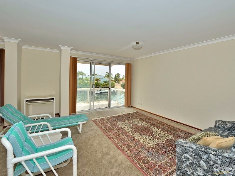 81 Waterside Drive, Dudley Park WA 6210