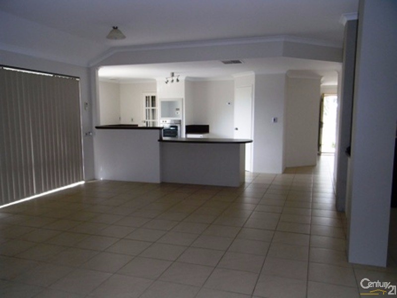 13 Malata Ridge, Lakelands WA 6180