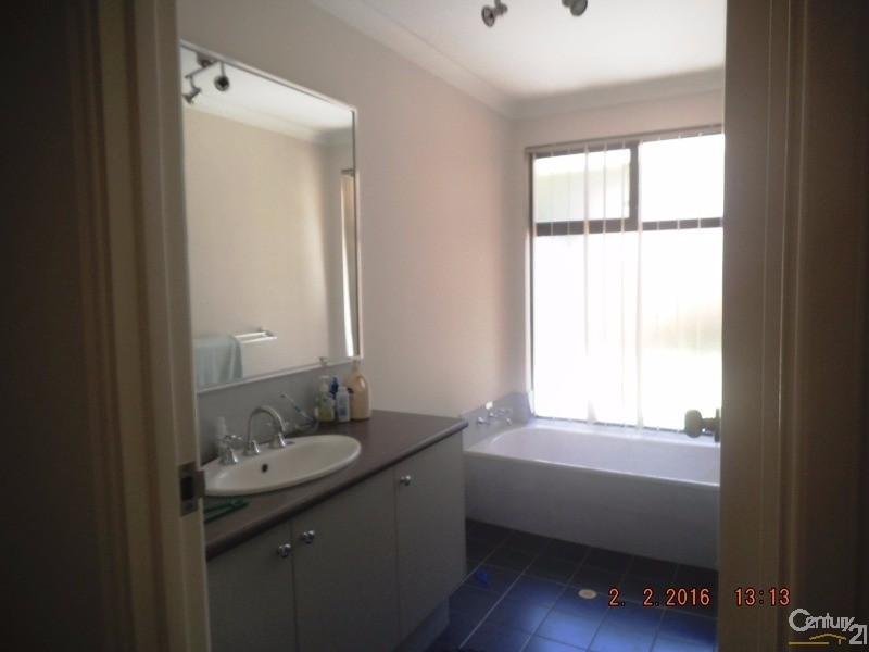 13 Malata Ridge, Lakelands WA 6180