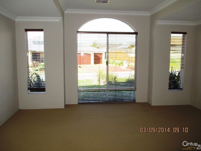 19 Grasshill Grange, Halls Head WA 6210