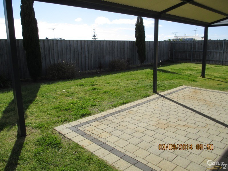 19 Grasshill Grange, Halls Head WA 6210